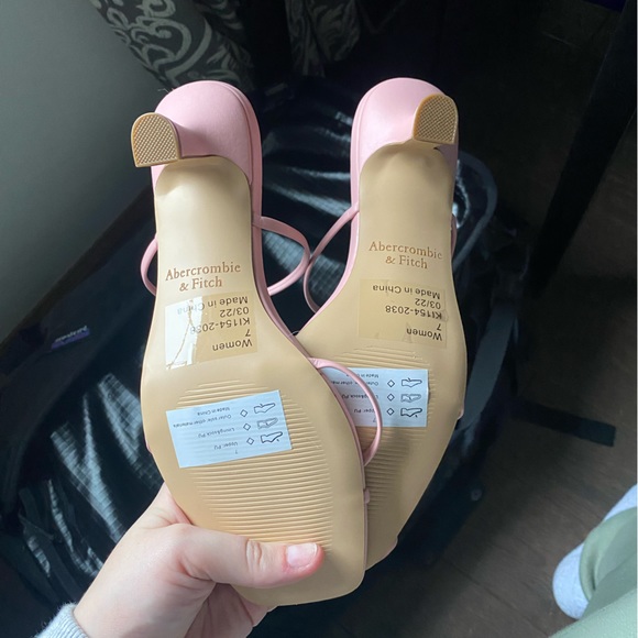 Abercrombie Never Worn Women’s Strappy Heel Sandal - Picture 4 of 5